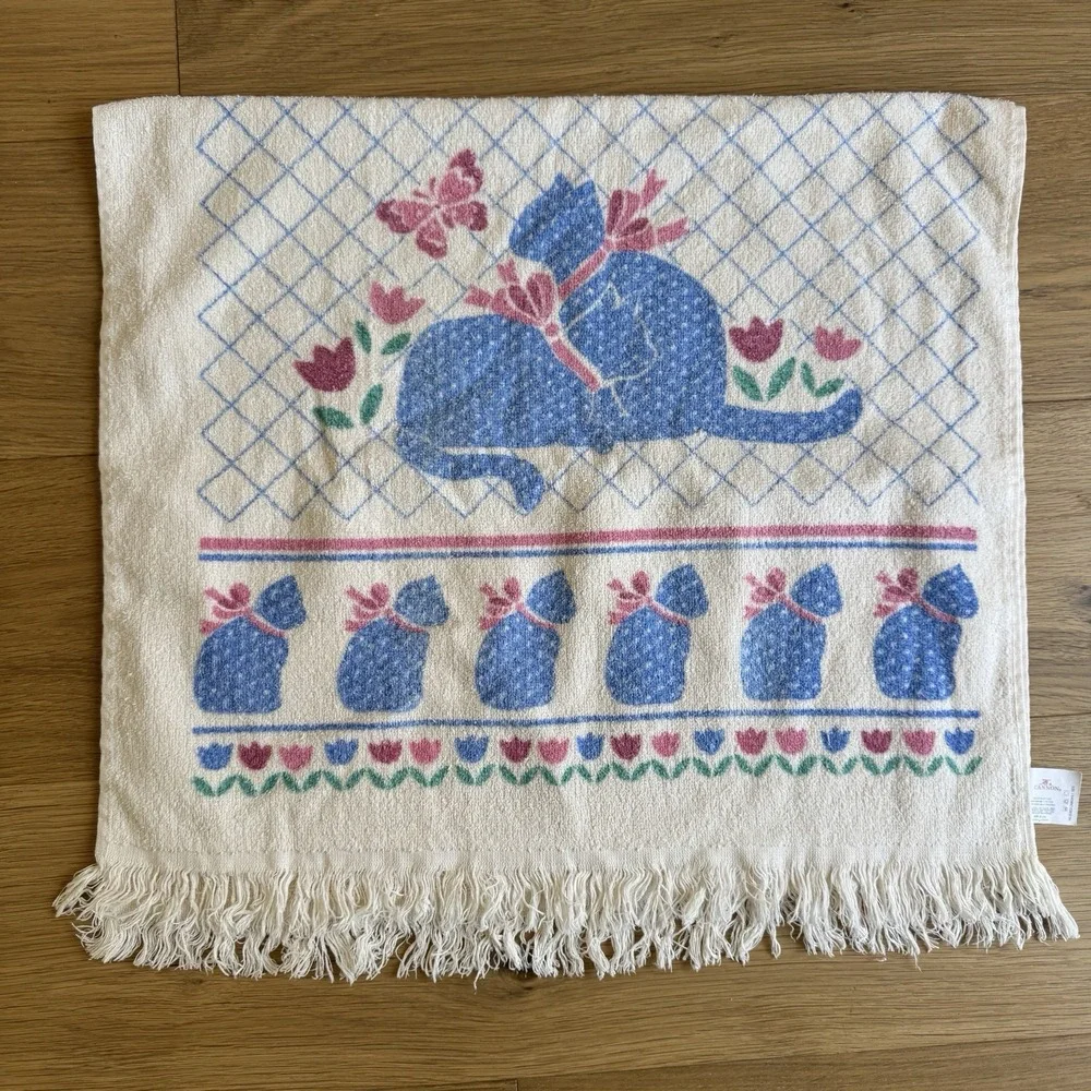 Vintage Cottage Cannon Bath Towel Blue Cat Pink Floral Fringe Retro USA 80s 90s